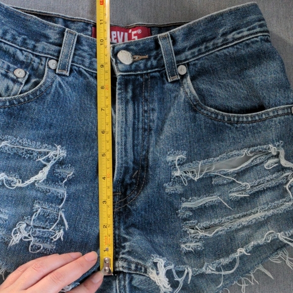 Vintage Levi jean shorts - Picture 6 of 6
